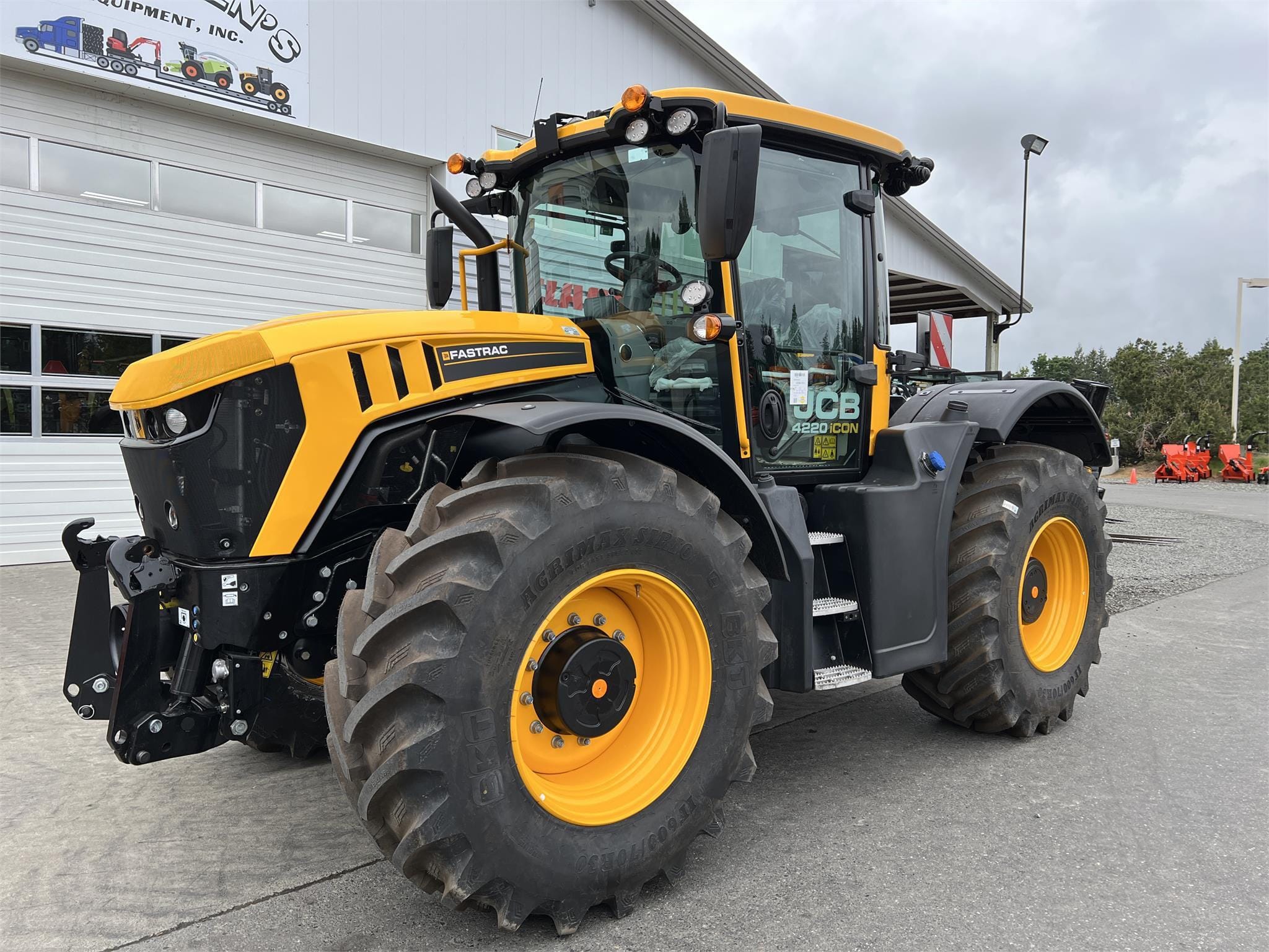2023 JCB Fastrac 4220 Equipment Image0