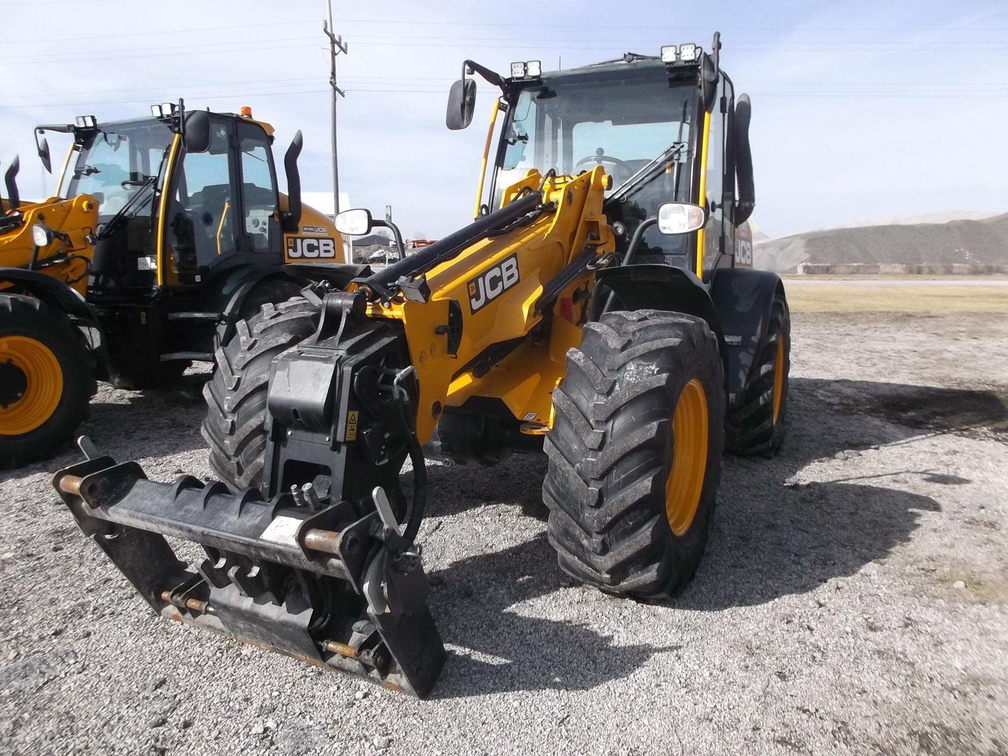 2023 JCB TM320 Equipment Image0