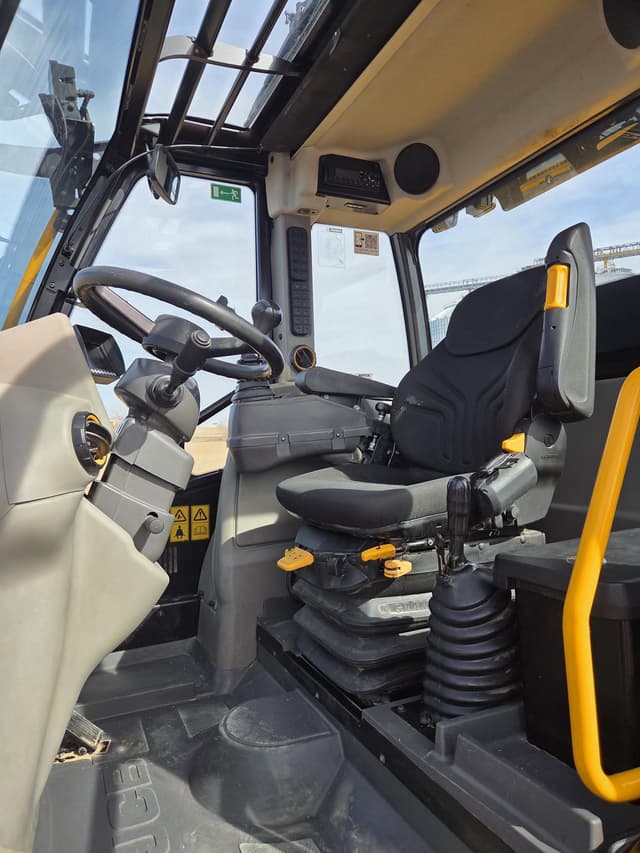 Image of JCB TM320 Agri equipment image 4