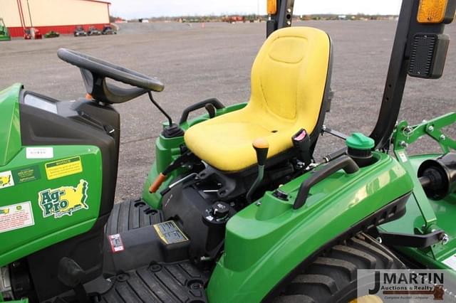 Image of John Deere 1023E equipment image 4