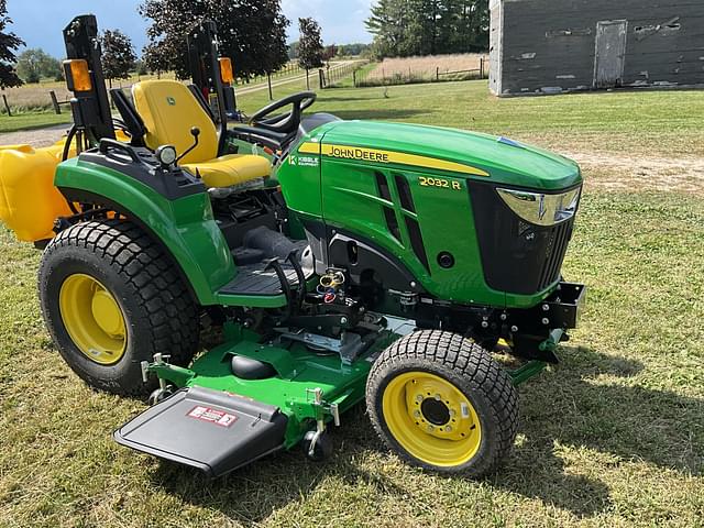 Image of John Deere 2032R equipment image 3