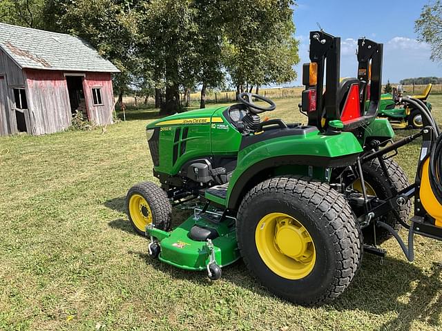 Image of John Deere 2032R equipment image 1