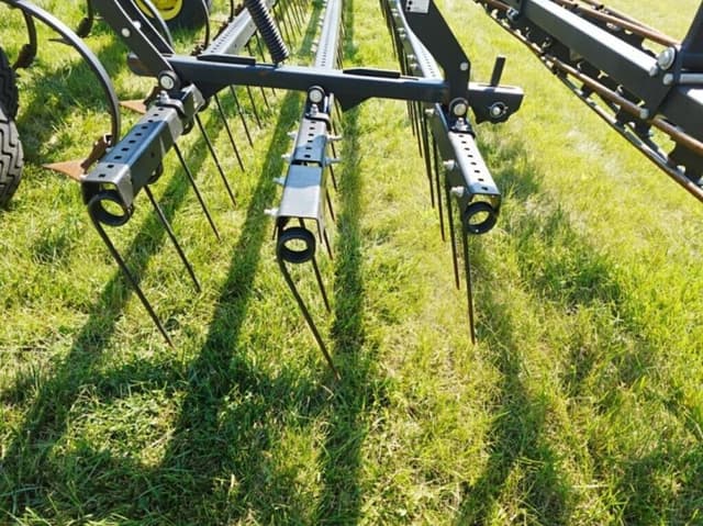 Image of John Deere 2230FH equipment image 3