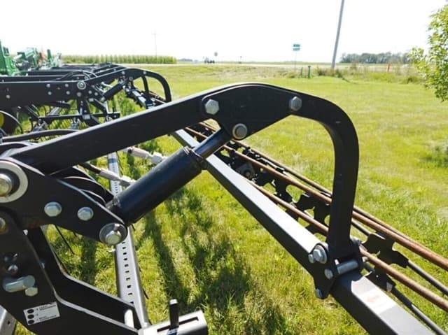 Image of John Deere 2230FH equipment image 4