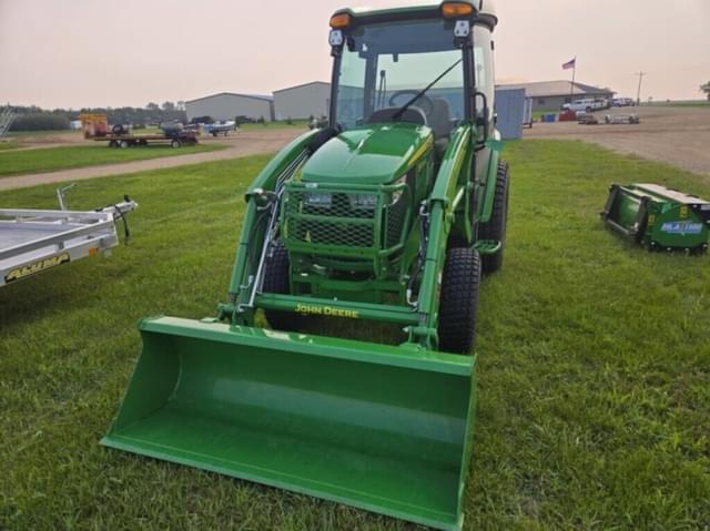 Image of John Deere 3039R equipment image 1