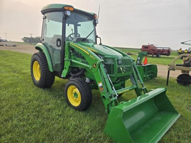 Image of John Deere 3039R equipment image 2