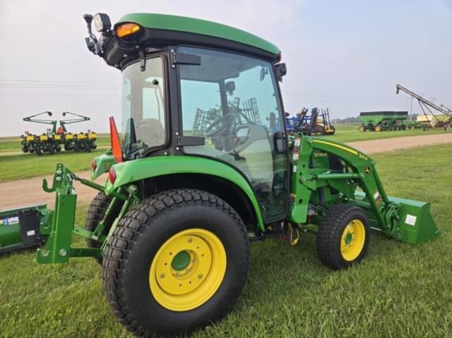 Image of John Deere 3039R equipment image 3