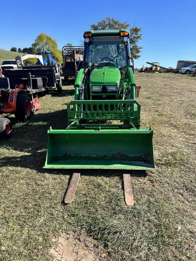 Image of John Deere 3046R equipment image 3