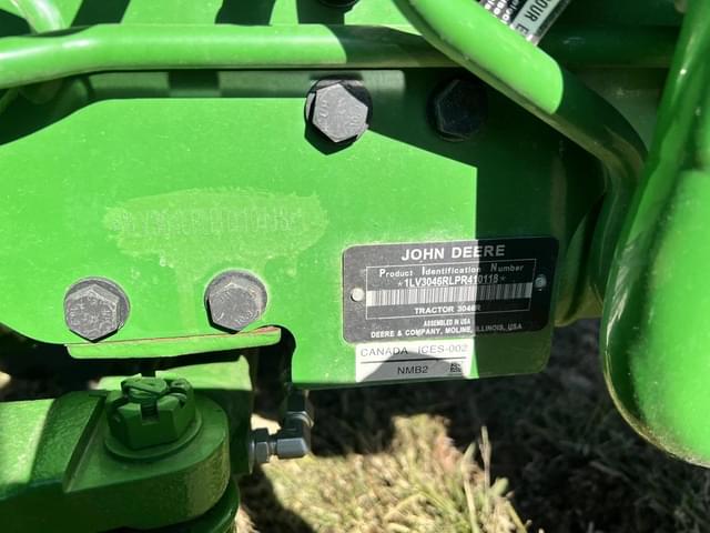 Image of John Deere 3046R equipment image 4