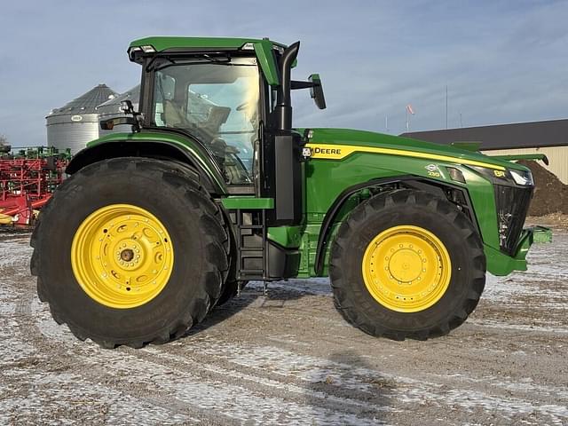 Image of John Deere 8R 230 equipment image 3