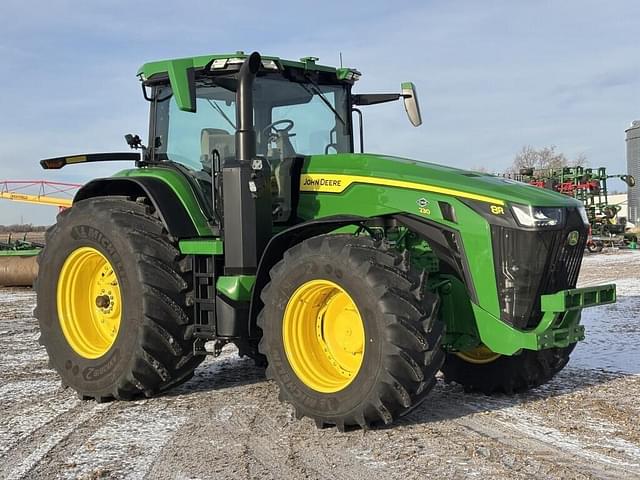 Image of John Deere 8R 230 equipment image 2