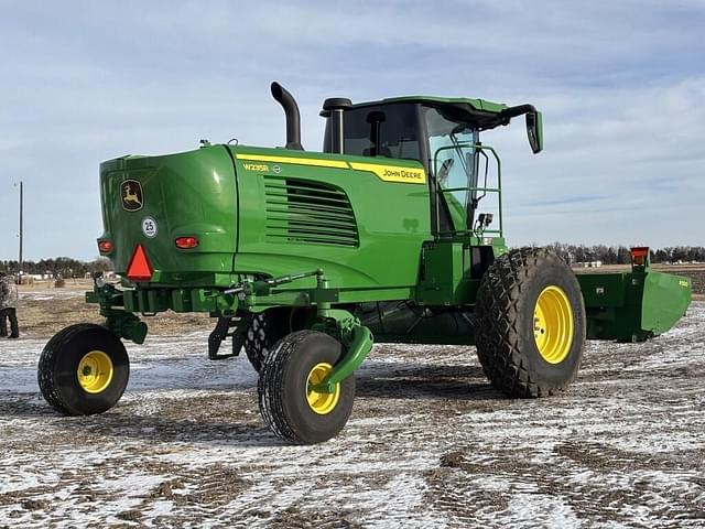 Image of John Deere W235R equipment image 4