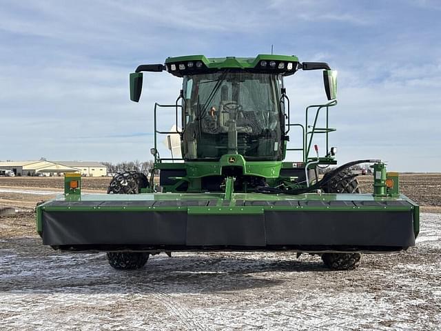 Image of John Deere W235R equipment image 1