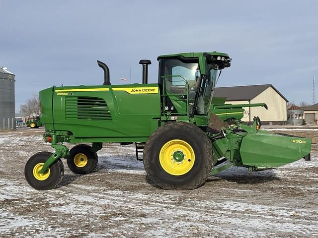 Image of John Deere W235R equipment image 3