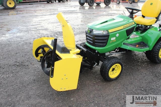 Image of John Deere X739 equipment image 4