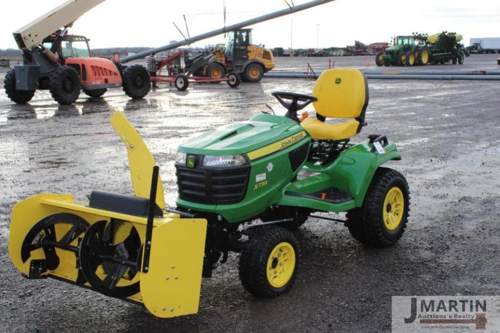 Image of John Deere X739 Primary image