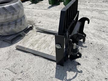 Main image JLG Pallet Forks