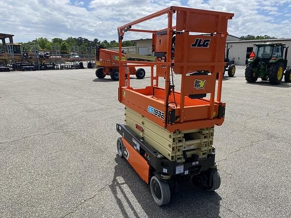 Image of JLG ES1932 equipment image 1