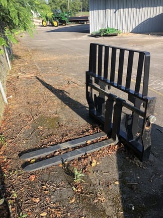 2023 JLG Pallet Forks Equipment Image0