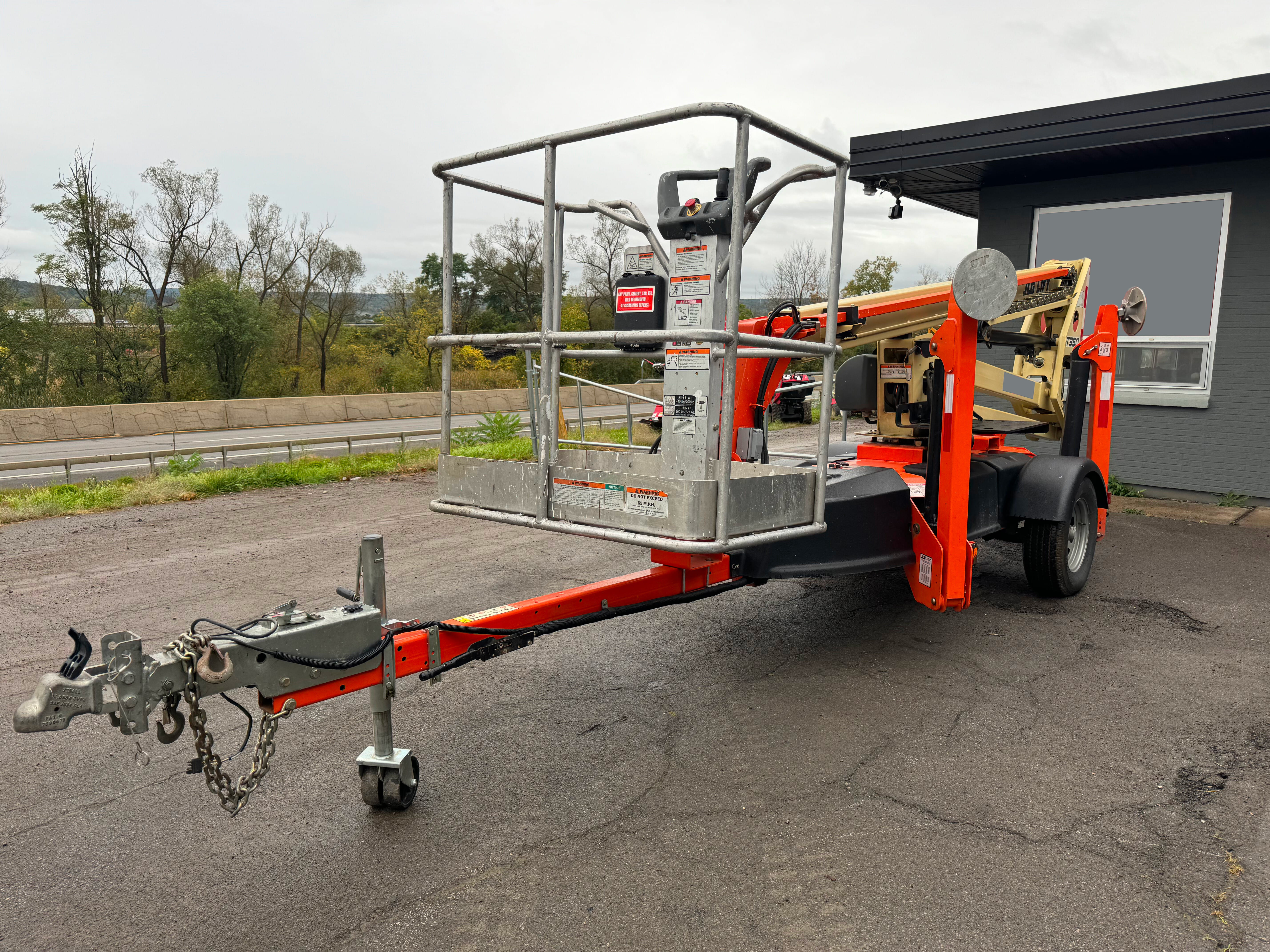 2023 JLG T350 Equipment Image0