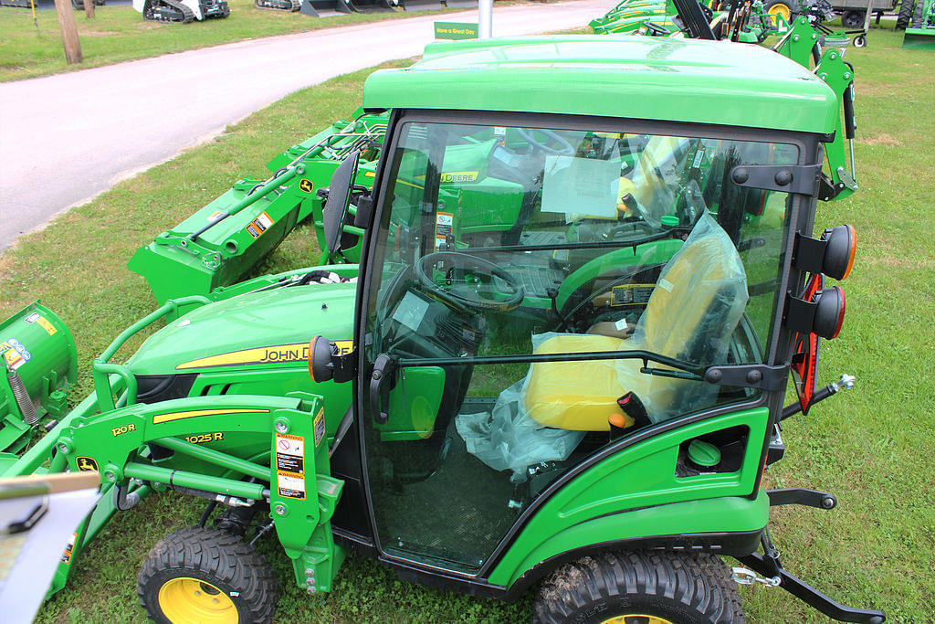 Image of John Deere 1025R Image 0