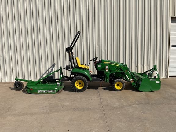 Image of John Deere 1023E equipment image 2