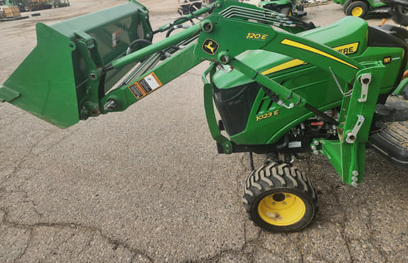Image of John Deere 1023E equipment image 3