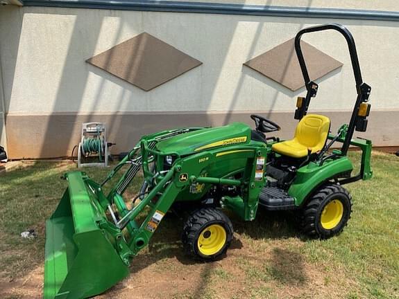 Image of John Deere 1023E equipment image 2