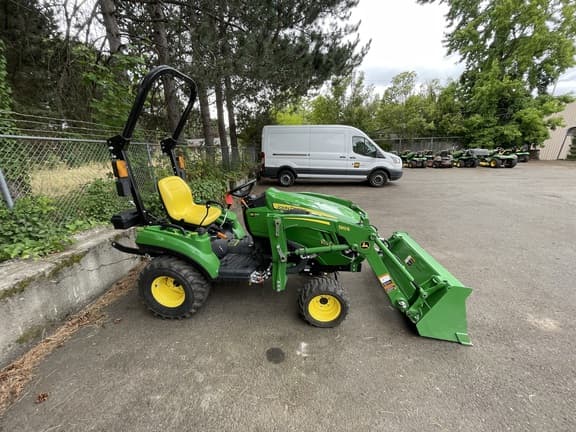 Image of John Deere 1023E equipment image 2