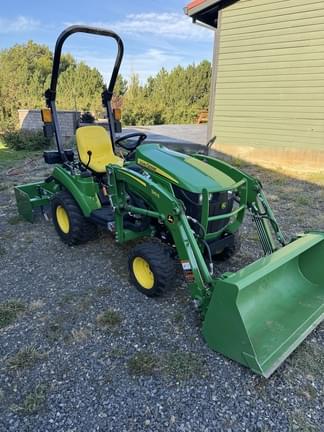 Image of John Deere 1023E equipment image 2