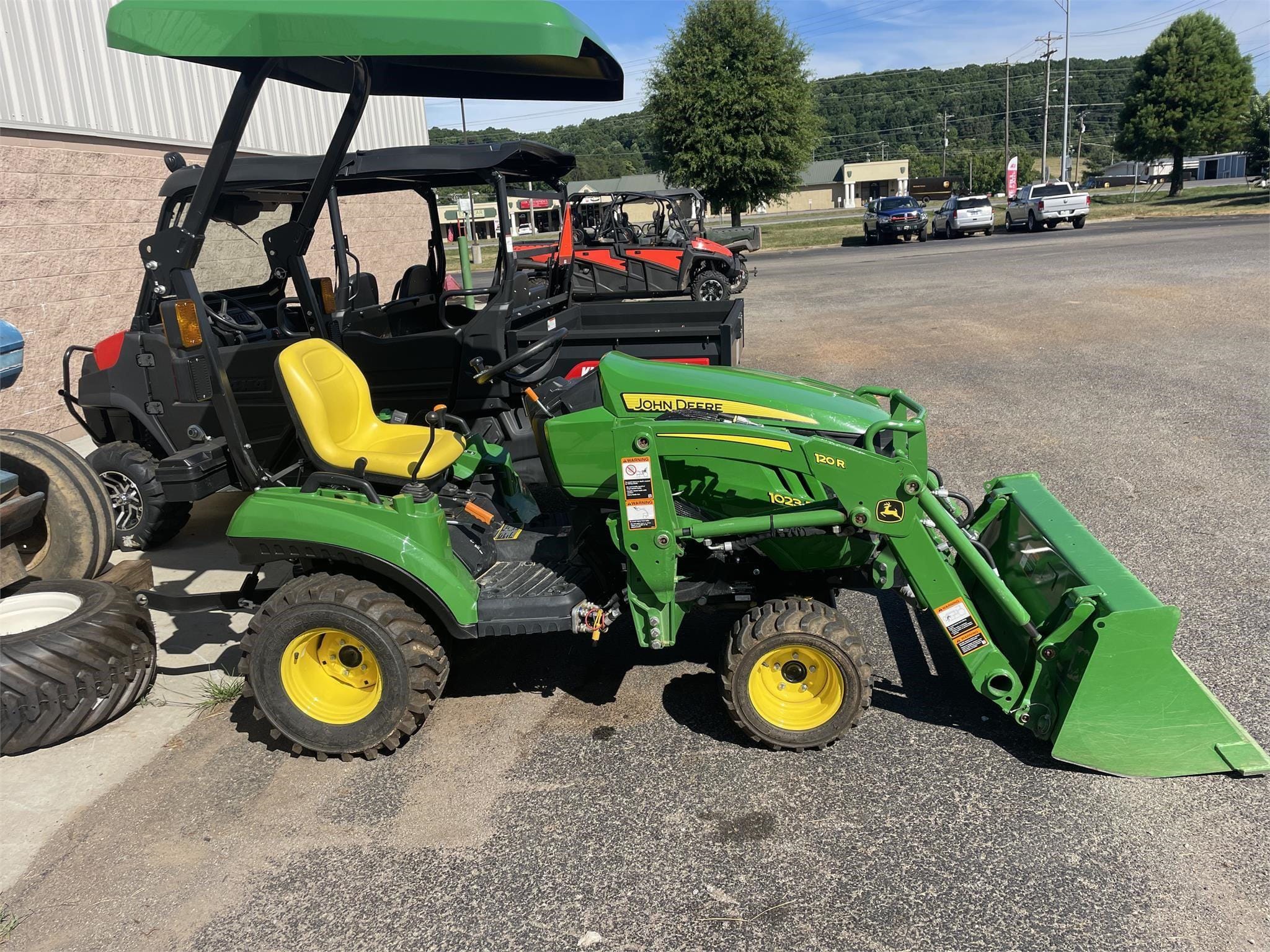 2023 John Deere 1023E Equipment Image0