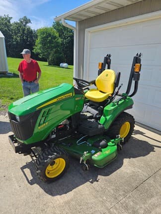 Image of John Deere 1023E equipment image 2