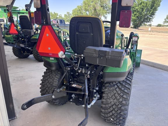 Image of John Deere 1023E equipment image 3