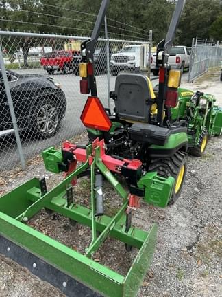 Image of John Deere 1025R equipment image 3