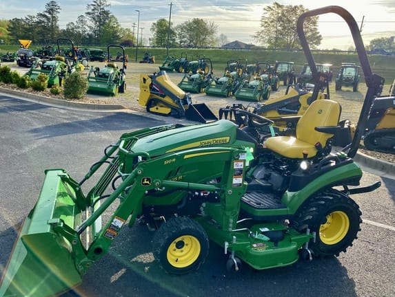 2023 John Deere 1025R Equipment Image0
