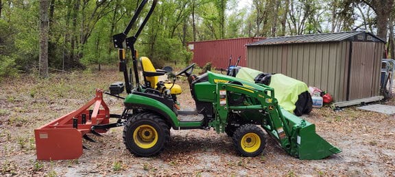 2023 John Deere 1025R Equipment Image0