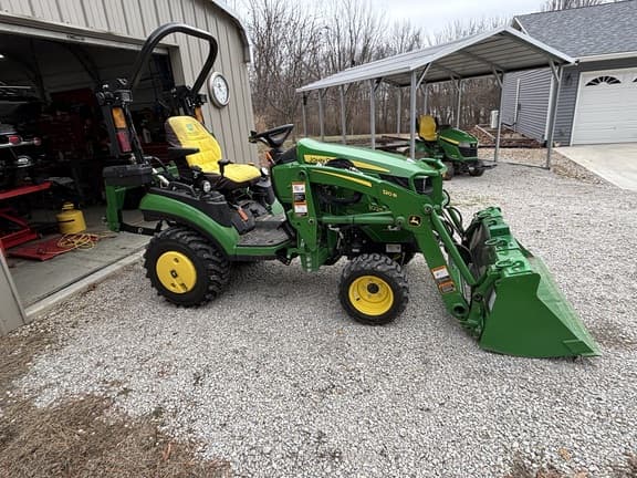 Image of John Deere 1025R equipment image 4