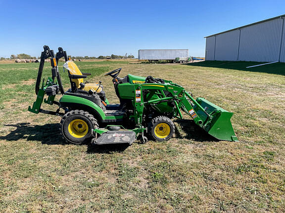 Image of John Deere 1025R equipment image 3