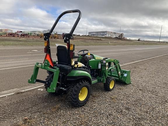 Image of John Deere 1025R equipment image 4