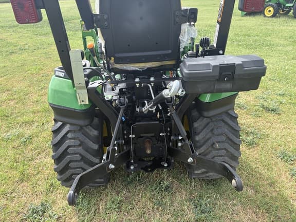 Image of John Deere 1025R equipment image 3