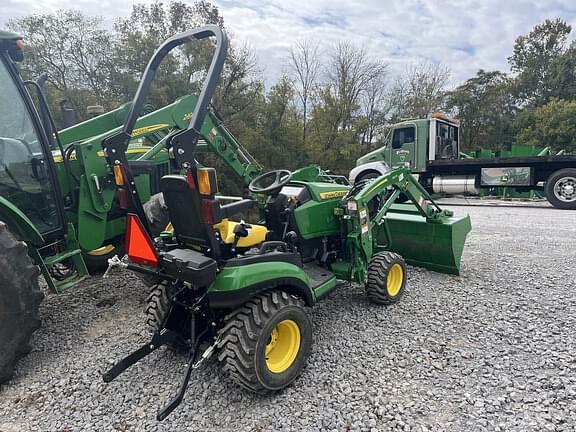 Image of John Deere 1025R equipment image 4