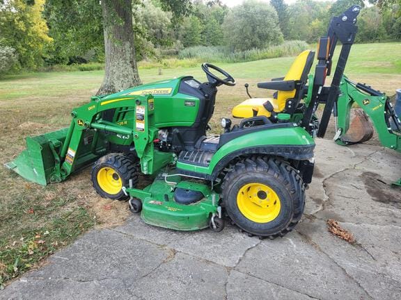 2023 John Deere 1025R Equipment Image0