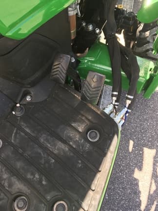 Image of John Deere 1025R equipment image 2