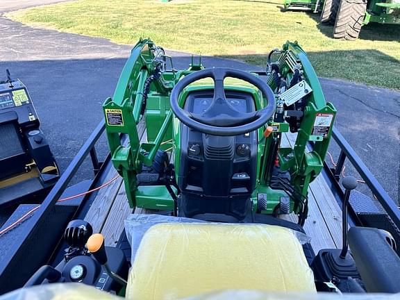 Image of John Deere 1025R equipment image 4