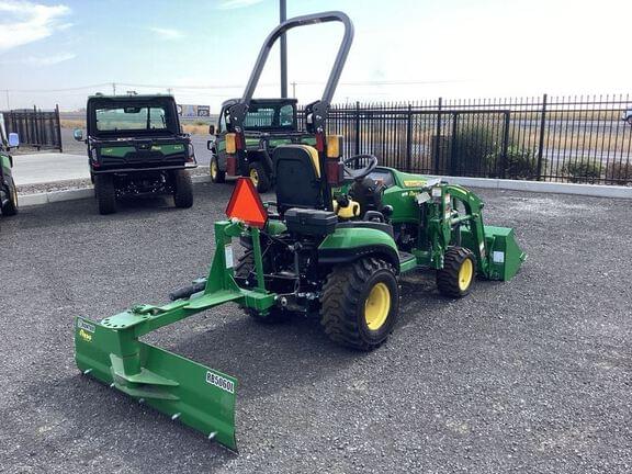 Image of John Deere 1025R equipment image 4