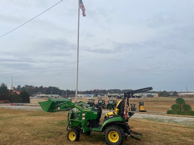2023 John Deere 1025R Equipment Image0