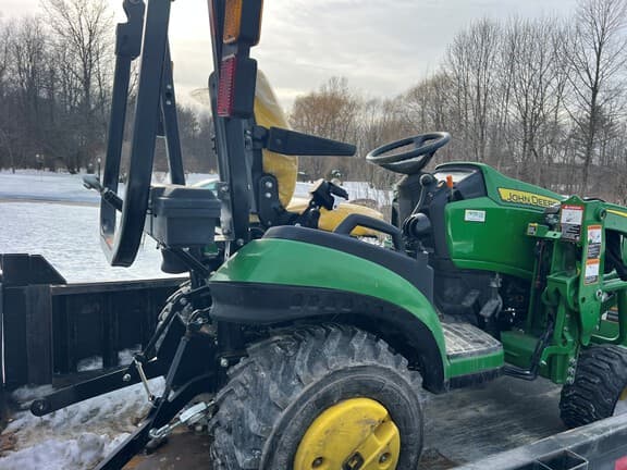 Image of John Deere 1025R equipment image 3