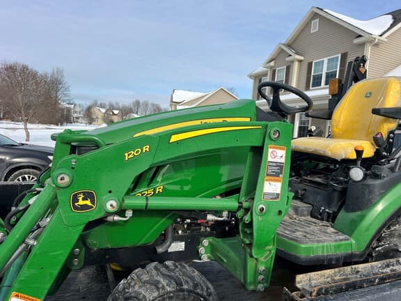 Image of John Deere 1025R equipment image 1