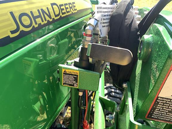 Image of John Deere 1025R equipment image 4