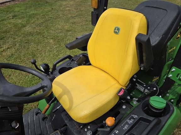Image of John Deere 1025R equipment image 4